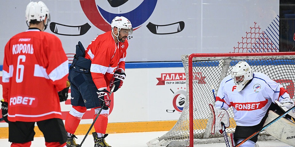 Хоккеисты «АКМ Следж» сыграли в благотворительном матче со звездами российского спорта