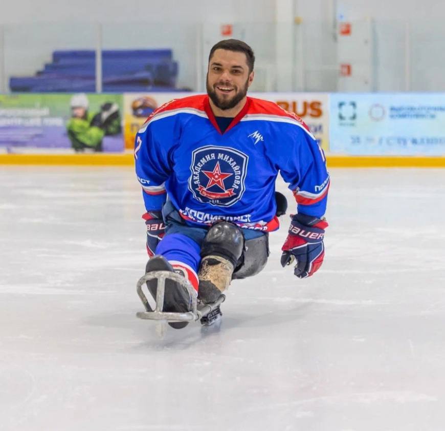 Разминка с чемпионом - Ильей Камаловым на всероссийских соревнованиях по следж-хоккею «Кубок героев»