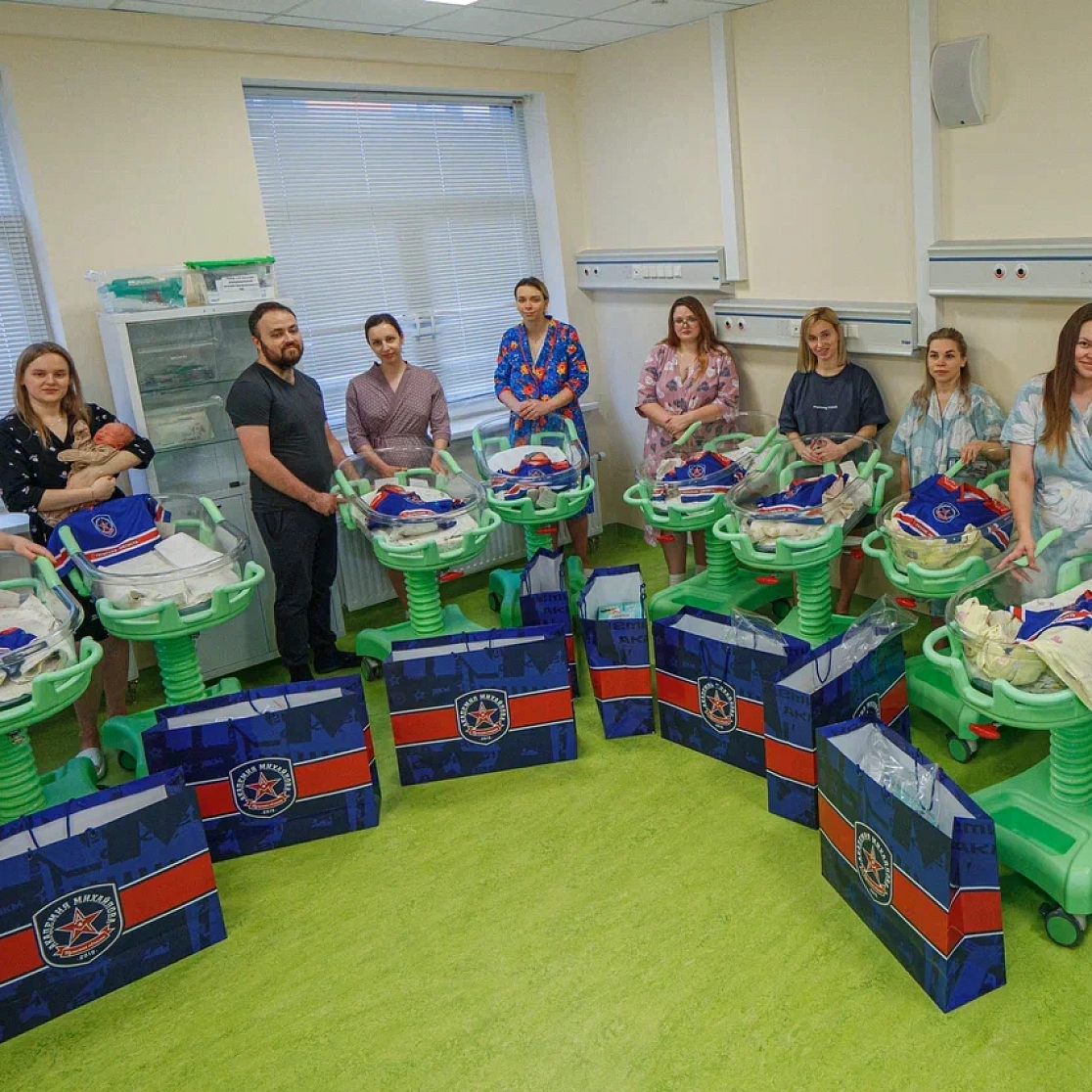 «Академия Михайлова» поздравила тульских мамочек с рождением детей