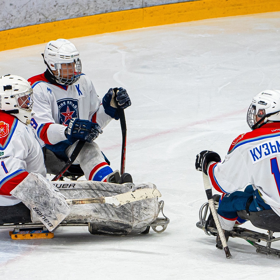 Семь хоккеистов «АКМ следж» вызваны на сборы в расположение сборной России