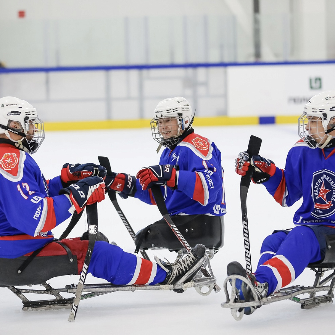 Команда «АКМ-следж» одержала две разгромные победы в товарищеских матчах с «Фениксом» 