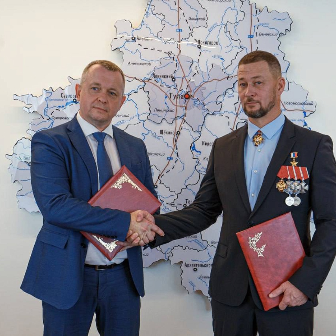 Герой России Артем Матвеенко стал партнером «Академии хоккея им. Б.П. Михайлова»