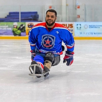 Разминка с чемпионом - Ильей Камаловым на всероссийских соревнованиях по следж-хоккею «Кубок героев»