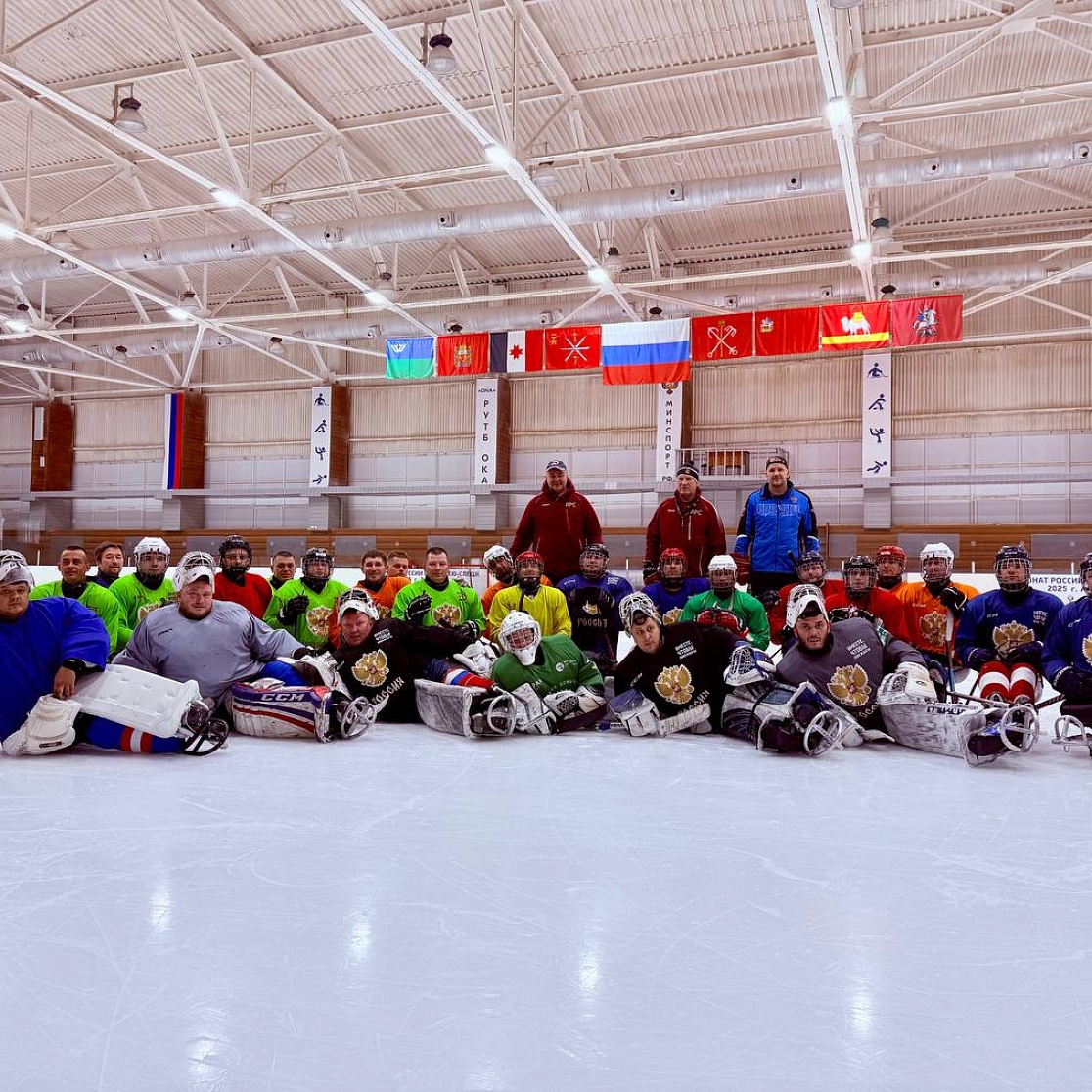 Хоккеисты АКМ-следж принимают участие в учебно-тренировочном мероприятии Паралимпийской сборной команды России по следж-хоккею и ветеранов СВО