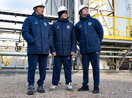 Игроки и тренеры АКМ – следж побывали на заводе «Полипласт» - фото 5